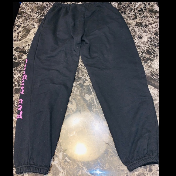 Prettylittlething Petite Sweatpants - Picture 2 of 3